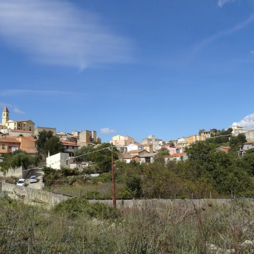 Vista del paese di Onanì (Nuoro)
Overview of the Onanì village (Nuoro)