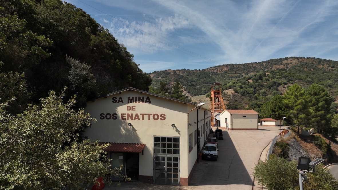 Veduta della ex miniera di Sos Enattos, nella cui area è ospitato il laboratorio SAR-GRAV